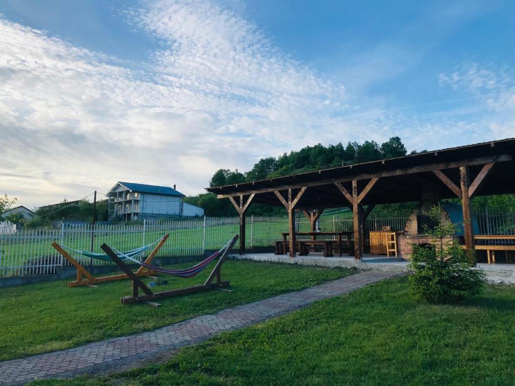 Vila Tara Hategului Exteriör bild