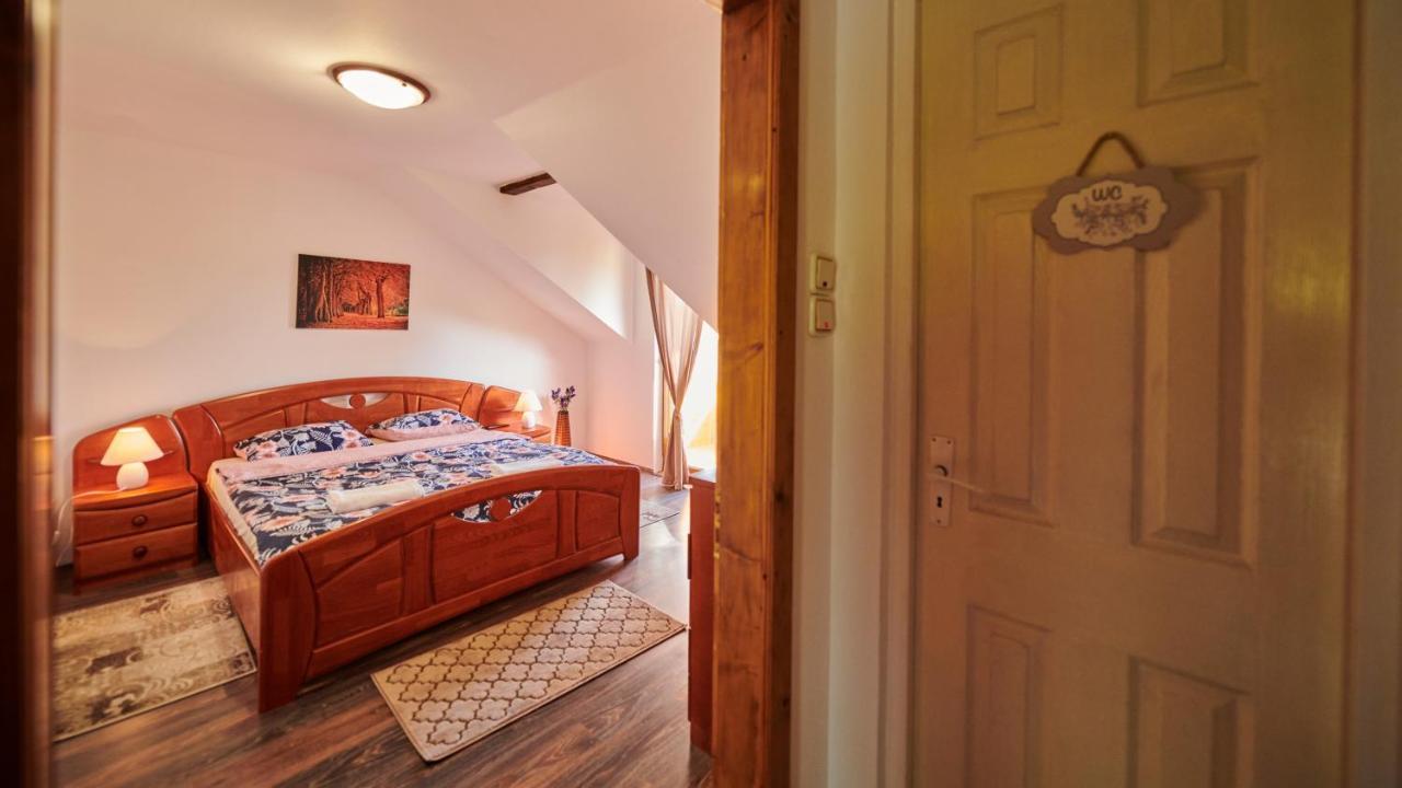 Vila Tara Hategului Exteriör bild